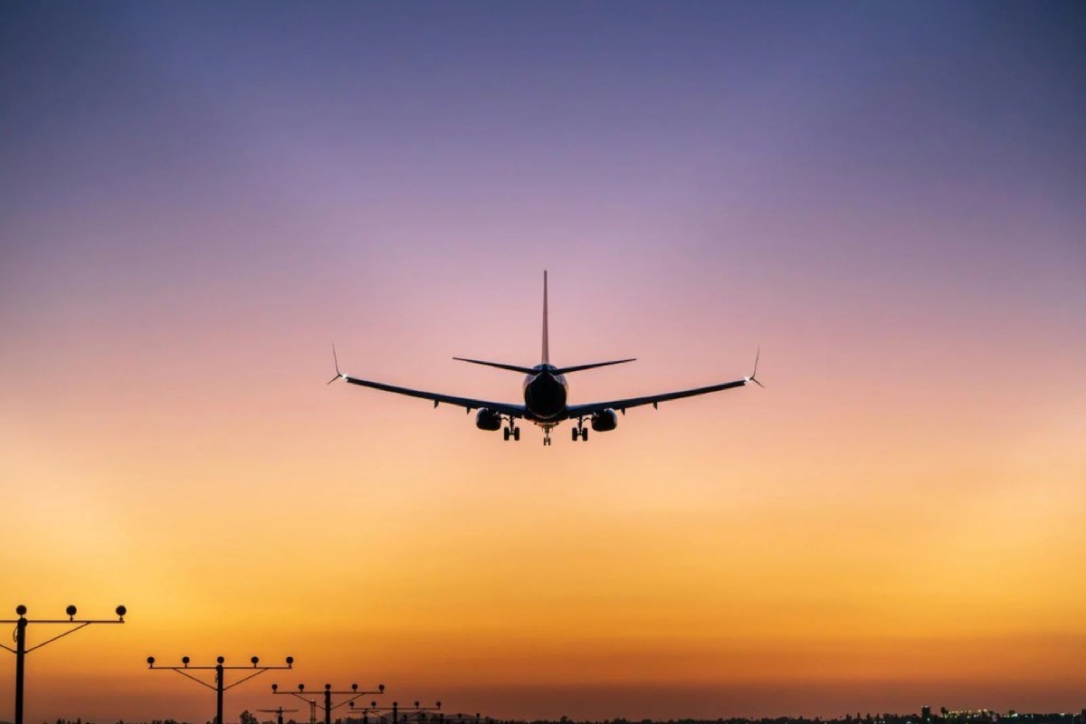 why do people clap when the plane lands